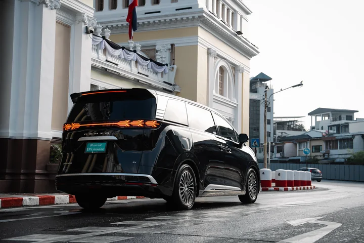 BYD Denza D9 — Exterior photo 3