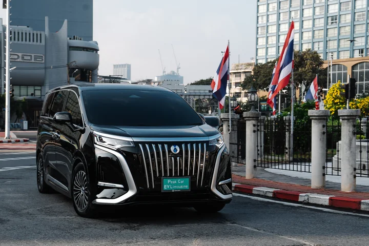 BYD Denza D9 — Exterior photo 4