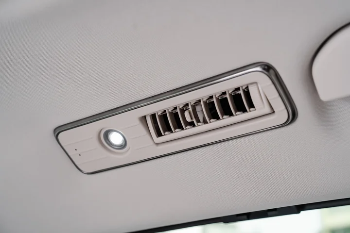 BYD Denza D9 — Interior photo 15