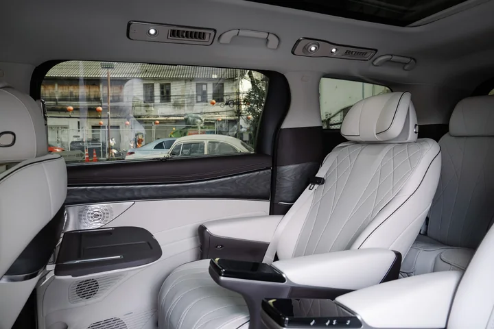 BYD Denza D9 — Interior photo 19